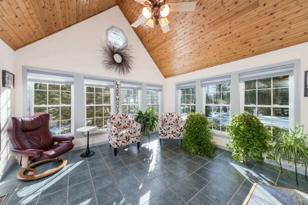cozy-sunroom-wood-ceiling-winter-garden-view Solarium